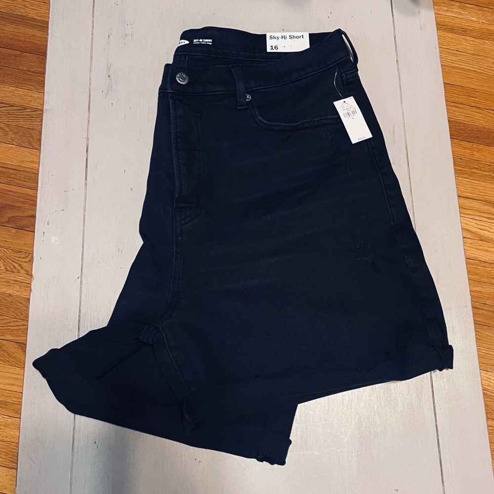 Old Navy Sky-Hi Short Distressed - 16